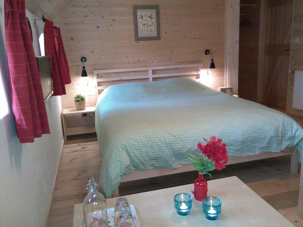 B&B De Luttikhoeve Giethmen Exteriör bild